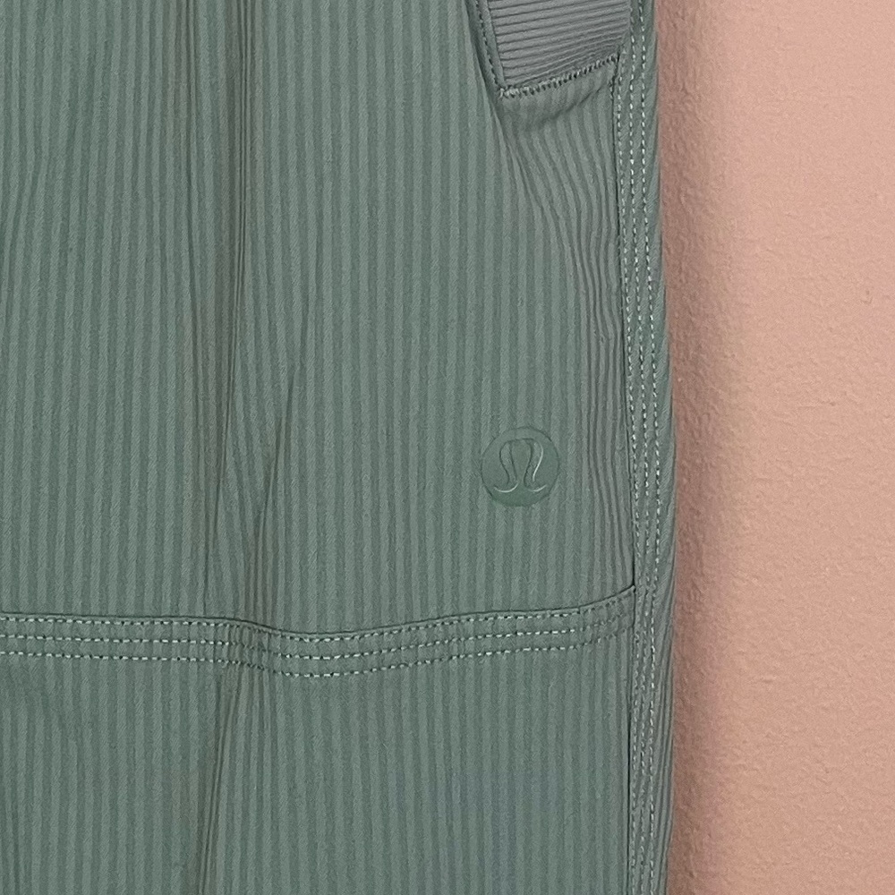 {Lululemon} Dance Studio Relaxed-Fit Mid-Rise Cargo Pant in Grey Eucalyptus - XS - Picture 4 of 10